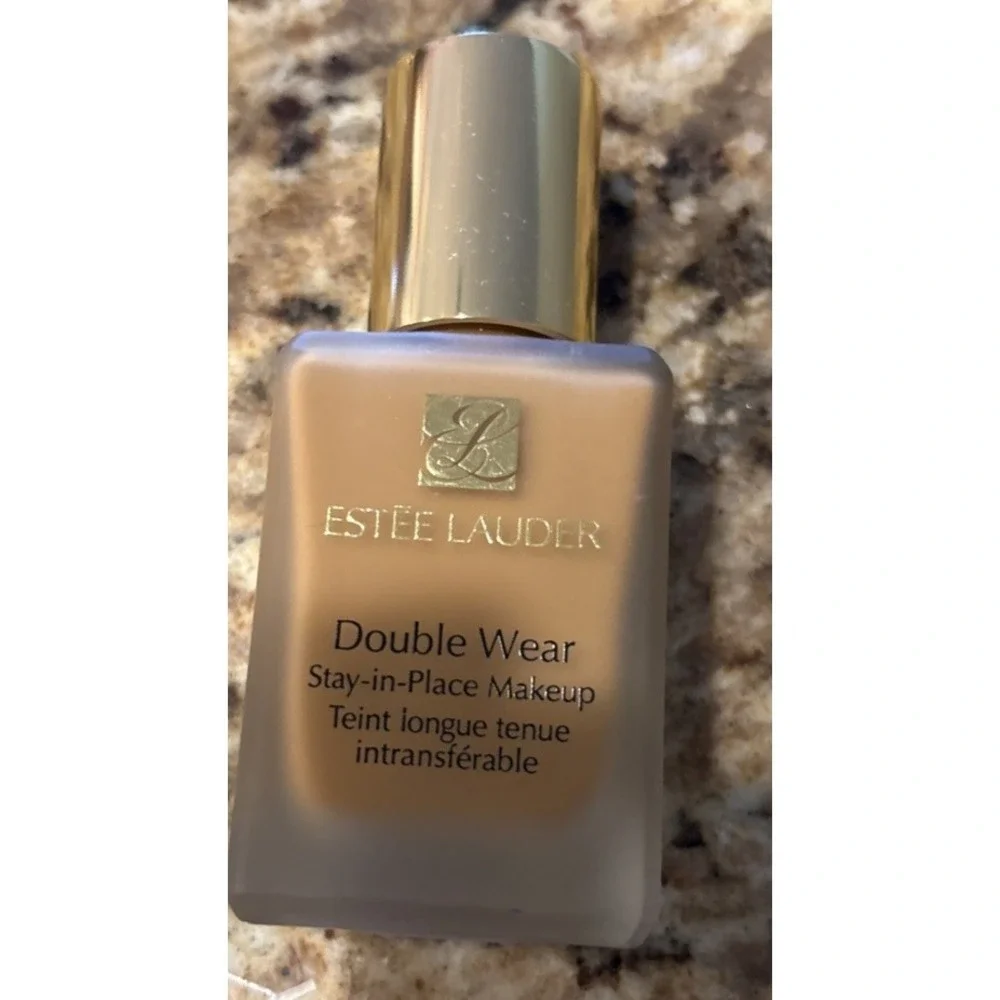 Estee Lauder Double Wear‎ Stay-in-Place Foundation - 1 fl. oz. 4W4 Hazel